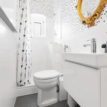 Apartment Direkt Am Staatstheater,modern,zentral,ruhig,2 Zimmer,netflix,privatparkplatz Auf Dem Hof