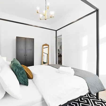 Direkt Am Staatstheater,modern,zentral,ruhig,2 Zimmer,netflix,privatparkplatz Auf Dem Hof Apartment